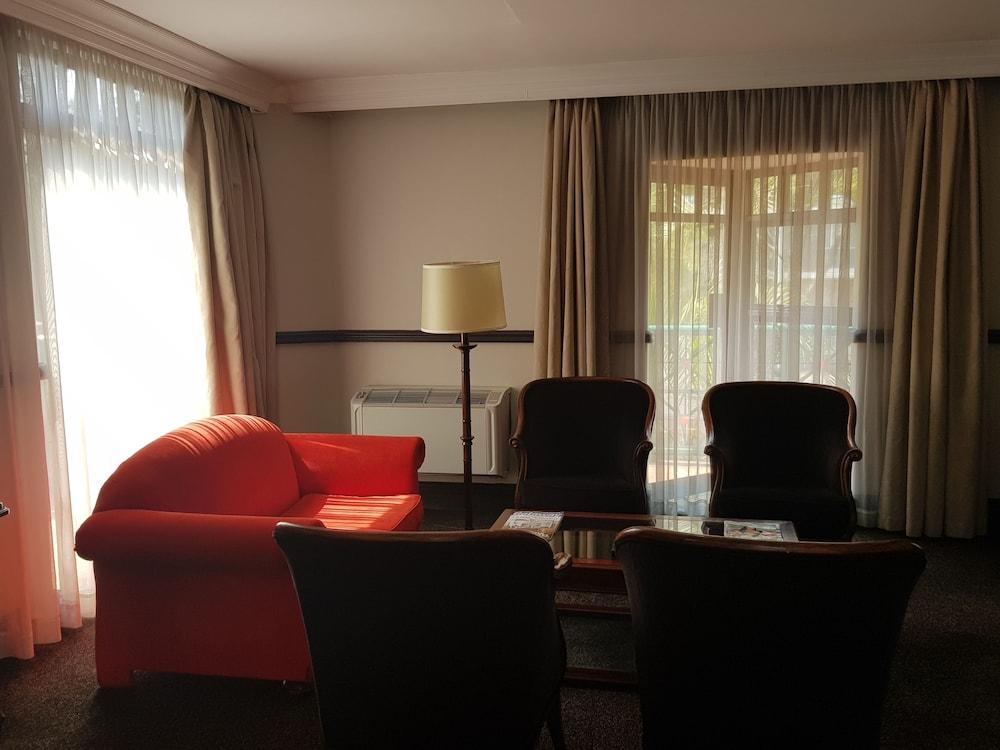Court Classique Suite Hotel Pretoria-Noord Exterior foto